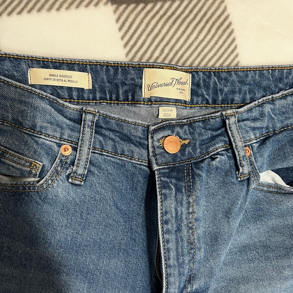 Universal Thread Blue Boot Cut Jeans with Classic Stitching